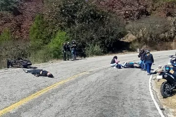 Conducían a exceso de velocidad, se accidentaron