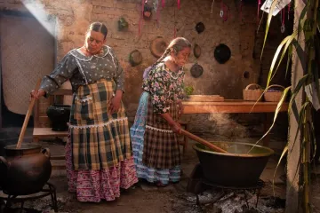 Invitan a oaxaqueñas al programa "Nueva Generación de Cocineras Tradicionales: Puente de sabor entre Francia y México"