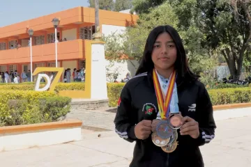 Camila, campeona de box de la Prepa 7 de la UABJO