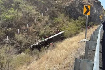 Peritos determinan que accidente en la Mitla-Tehuantepec, ocurrió porque conductor perdió el control del autobús