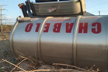 Vuelca pipa en La Venta - La Ventosa 