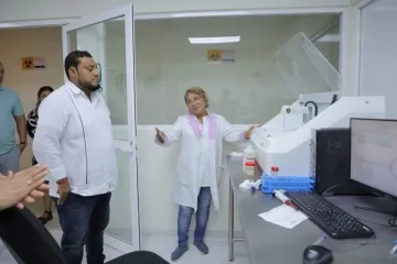 Entrega Miguel Quetu equipo vital para reanudar servicio de laboratorio en el hospital “Macedonio Benítez Fuentes”
