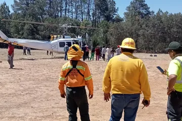 Suma Gobierno del Estado apoyo de equipo aéreo para el combate de incendio en Tlaxiaco