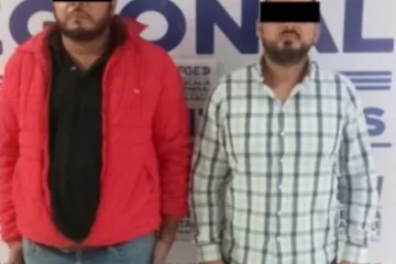 Detienen a dos por robo en vehículo, cometido en la colonia Reforma, en Oaxaca capital 