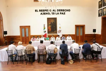 IEEPO recibe pliego petitorio de la Sección XXII