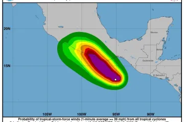 Erick se intensifica a huracán categoría 1 frente a las costas de Oaxaca