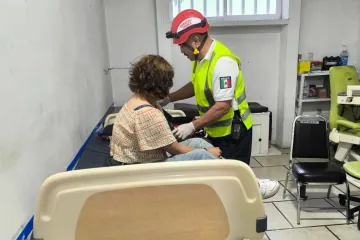 Brinda Policía Vial Estatal auxilio a joven tras ingerir bebida presuntamente adulterada