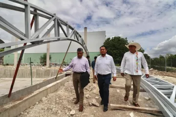 Supervisan obras de rehabilitación de alberca de escuela de Tamazulápam