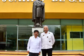 Hugo Aguilar visita la UABJO, su casa de estudios 