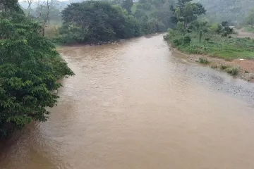 Buscan a joven arrastrado por río en San Juan Lalana