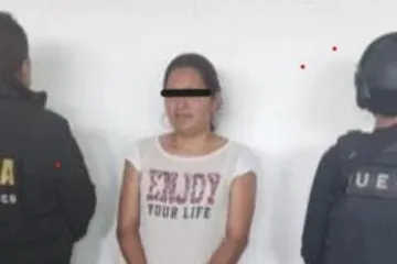 Detienen en el EdoMex a mujer por robo de una caja fuerte cometido al Ayuntamiento de San Mateo Piñas