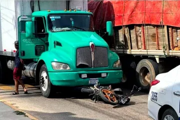 Accidente en carretera rumbo al Aeropuerto; sin lesionados