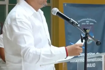 El Rector de la UABJO, Mtro. Cristian Eder Carreño López, se reunió con  estudiantes de las diferentes universidades del país y de Latinoamérica, quienes eligieron nuestra Universidad para realizar una estancia de investigación, mediante el Programa Delfín.  Durante el verano las y los jóvenes universitarios desarrollaron propuestas científicas en las diferentes disciplinas, apoyados por docentes de nuestra Casa de Estudios, además de conocer y disfrutar de la cultura y tradiciones de Oaxaca.   “Identidad y