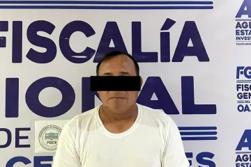 Vinculan a proceso a detenido durante cateo, aseguran drogas, armas y una libreta de contactos