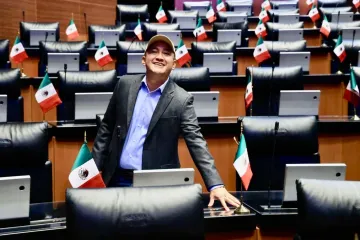 Pide Nino Morales gritar Viva México exaltando raíces indígenas
