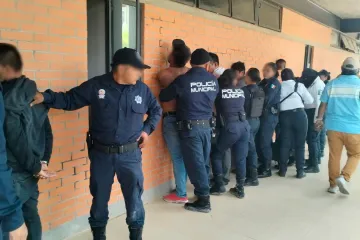 Detiene a siete  luego de impedir el probable despojo de un inmueble en el centro de Huajuapan
