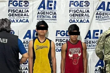 Fiscalía de Oaxaca aprehende a dos hombres por tentativa de feminicidio cometido en la región Mixe