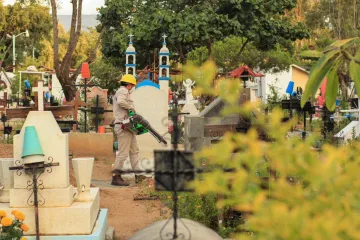 Realiza Xoxocotlán nebulizaciones preventivas en panteones previo a festividades de los Fieles Difuntos