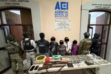 Durante cateos en puntos de narcomenudeo en la Costa: detienen a cuatro, aseguran drogas, armas de fuego y dinero