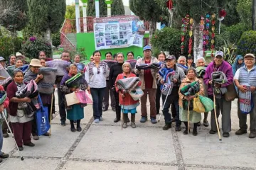 La diputada Tania Caballero entrega cobijas en San Vicente Nuñú