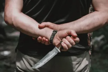 Mujer es vinculada a proceso por intentar lesionar con un cuchillo a su pareja, en Etla