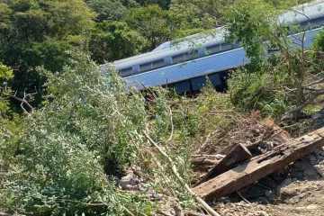 Atienden descarrilamiento de Tren Interoceánico 