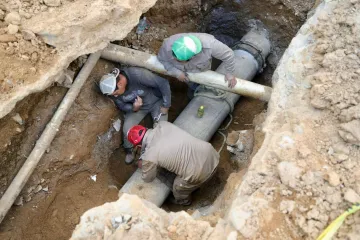 Atiende Soapa fuga de agua potable en la colonia La Cascada