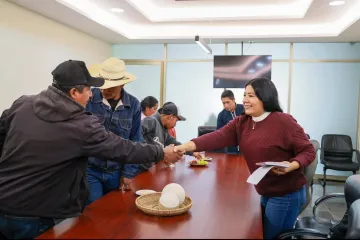 Tania Caballero diálogo con Autoridades de la agencia de Soledad Peras en el Congreso de Oaxaca