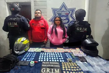 Detienen a pareja con más de 80 dosis de presunta droga tras persecución en Santa Lucía del Camino