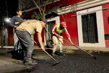 Refuerza Municipio de Oaxaca de Juárez trabajos de bacheo en distintos puntos de la ciudad