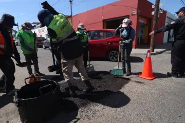 Refuerza Gobierno Municipal de Oaxaca de Juárez acciones de bacheo en vialidades estratégicas