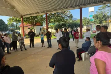 Presenta IEEPO a docentes en escuela primaria "Emiliano Zapata", de Vega del Sol 