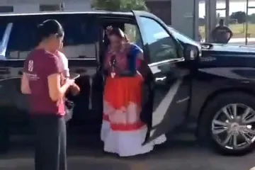 Rompe récord "ahorra" y posee camioneta con blindaje