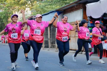 Familias juchitecas se reúnen en la 2a. Carrera Caminata del Amor y Amistad 