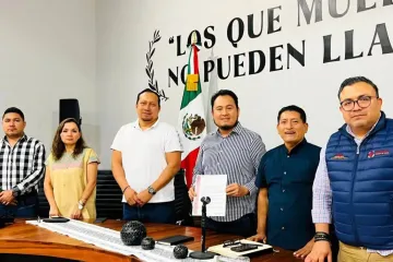 Emilio Montero entrega respuesta de pliego de normalistas