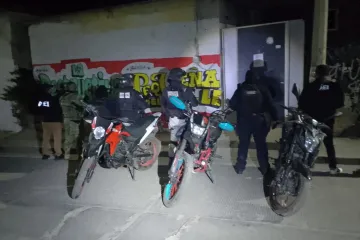 Catean domicilio en San Andrés Zautla y tres motocicletas con reporte de robo