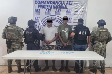 Desarticulan célula de narcomenudeo por venta de sustancias ilícitas afuera de secundaria