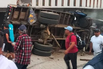 Fiscalía investiga accidente en Guelatao