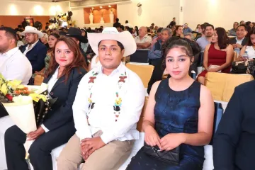 Entrega UABJO profesionales en medicina veterinaria y zootecnia