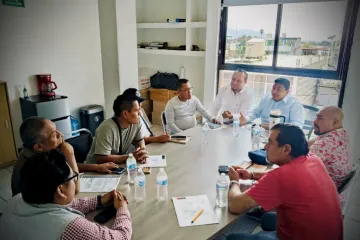 IEEPO atiende demandas educativas en la región Triqui, mantiene diálogo con el MULT 