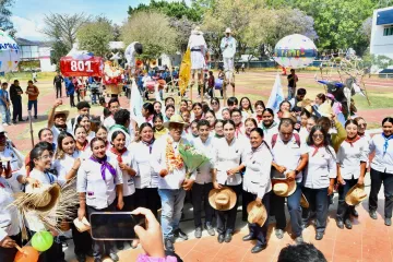 Amilcar Sosa, Padrino de lujo para la generación 2022-2026 de Enfermería 801 de la UABJO
