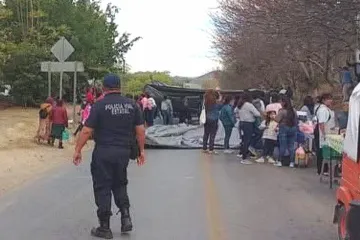 Bloquean carretera 135 en la Cañada
