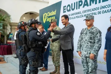 Entrega Ray Chagoya equipamiento a Policía Municipal