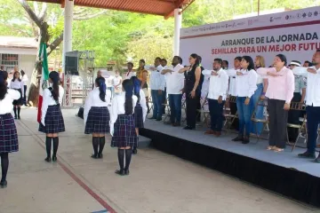 En Juchitán inicia jornada "Semillas para un mejor futuro"