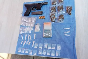 Tras cateo en la Sierra de Flores Magón; detienen a tres y aseguran presunta droga y arma de fuego