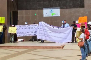 Docentes de la UTVCO toman Ciudad Judicial; denuncian "limbo legal"
