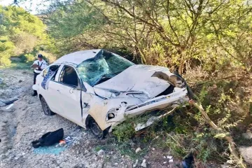 Muere joven en volcadura sobre el libramiento a Ocotlán
