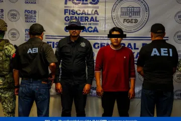 Detienen a Director de la Policía Vial de Atzompa por venta ilegal de arma