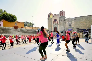 Mamás de Oaxaca de Juárez celebran su día con alegría, energía y mucho corazón