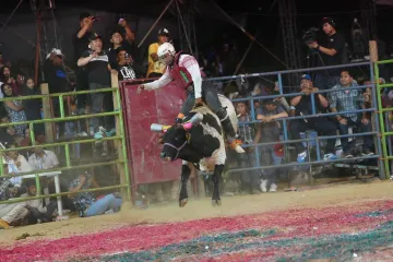 Xoxocotlán vibra con adrenalina y música en el espectacular Jaripeo Baile 2026